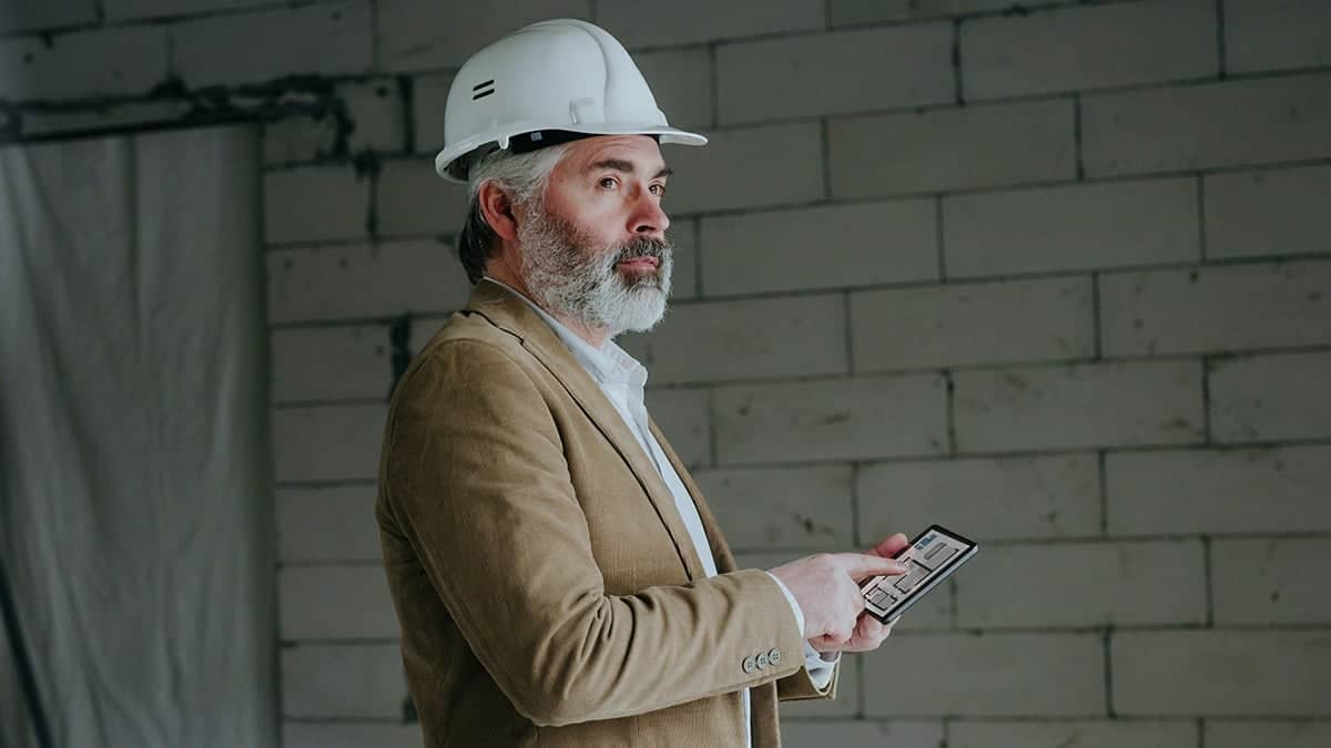 https://www-cms.pipedriveassets.com/Construction-management-software.jpg